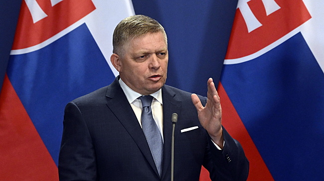 Фицо рассказал о поступавших ему угрозах из-за визита в Москву 9 мая