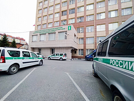 Приставы в Новосибирске приостановили работу стоматологической клиники