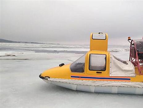 В Ставропольском районе спасатели доставили на аэроглиссере двух рыбаков на берег