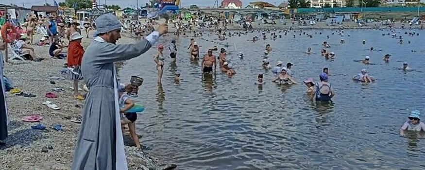 В Оренбургской области в очередной раз освятили Солёные озёра вместе с отдыхающими