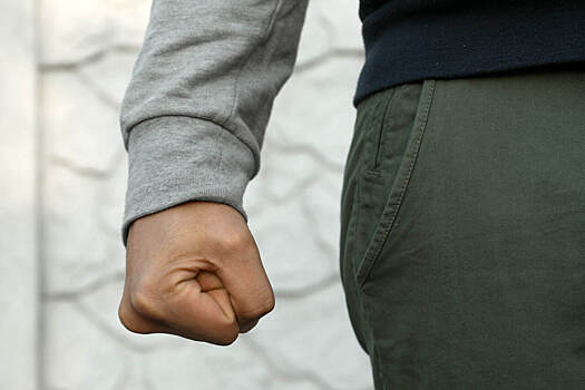 Видео: челябинцы жестко избили друг друга в автобусе