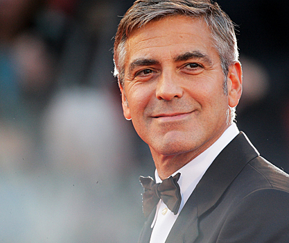 От жизни со свиньей до ареста на митинге: 10 фактов о Джордже Клуни