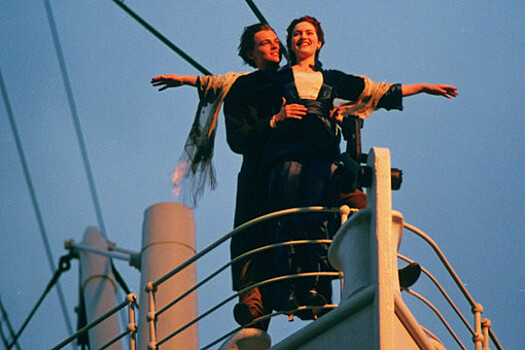 Селин Дион и Джеймс Корден воссоздали известную сцену из "Титаника"