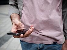 Россиянам рассказали, о чём не следует говорить рядом со смартфоном