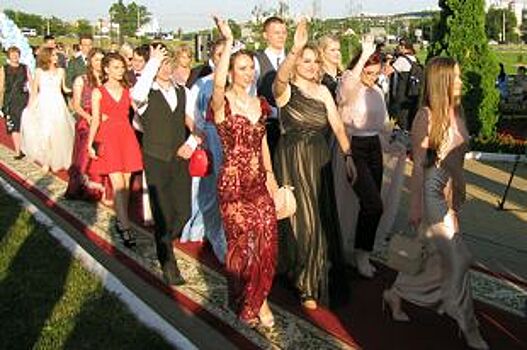 Более полутора тысяч белгородских выпускников прошли по красной дорожке