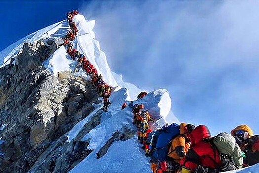 Непал возобновил выдачу разрешений для экспедиций на Эверест