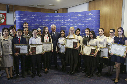 Дагестанских школьников наградили за лучшие эссе в честь Дня солидарности в борьбе с терроризмом
