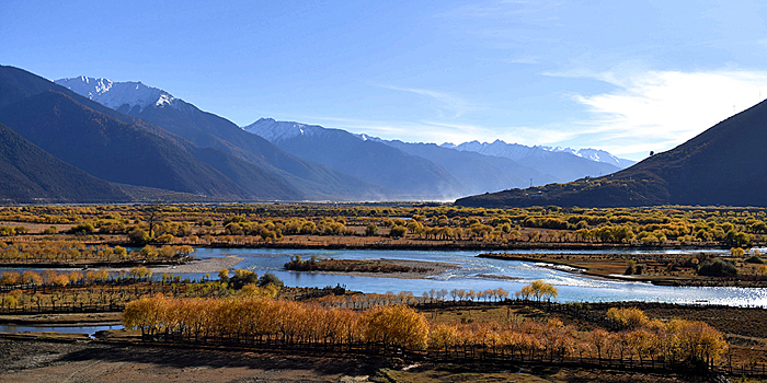Пейзажи в городском округе Линьчжи Тибетского автономного района