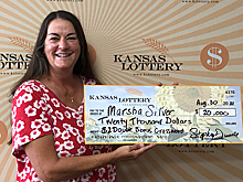 Скромный подарок от коллег принес женщине почти полтора миллиона рублей