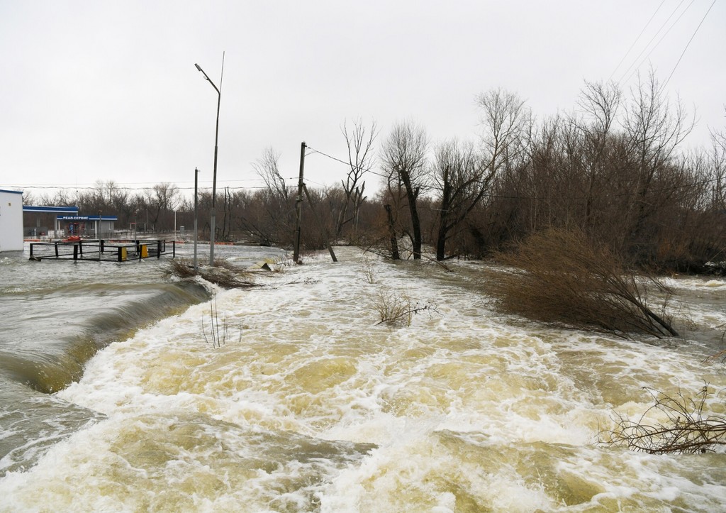 Улицы Нальчика ушли под воду из-за проливных дождей