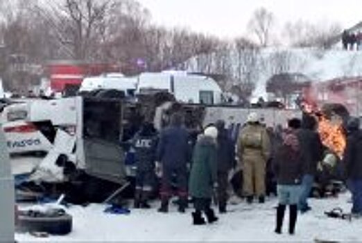 Медведев поручил оказать помощь пострадавшим и семьям жертв ДТП в Забайкалье