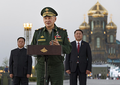 Министр обороны РФ Сергей Шойгу в подмосковной Кубинке принял участие в церемонии открытия Аллеи Союзников советского народа в Великой Отечественной войне