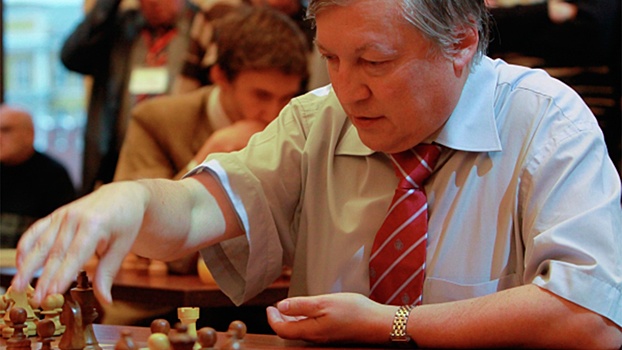 В Федерации шахмат РФ назвали фейком новость о нападении на Карпова