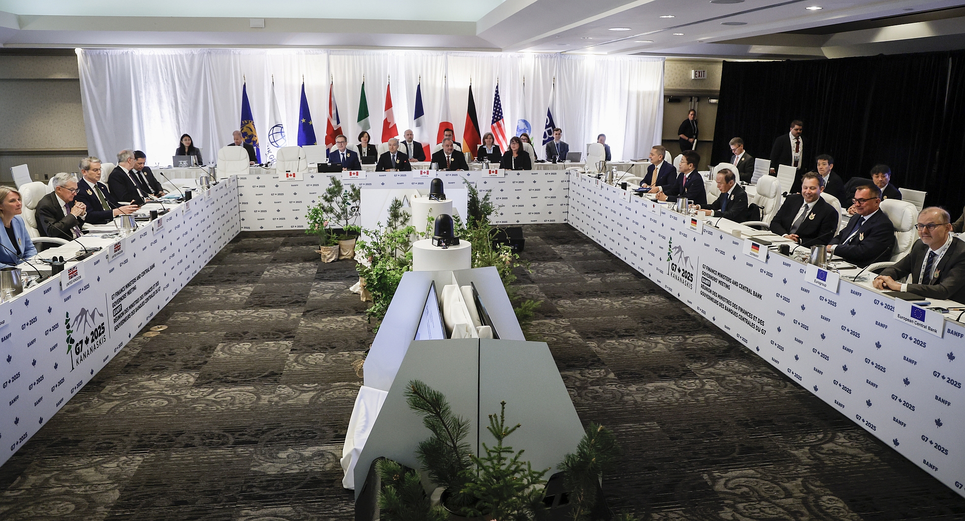 G7 пригрозила РФ ужесточением санкций, если та не прекратит огонь на Украине