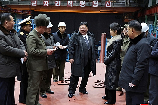Ким Чен Ын дал указание заводу ВПК увеличить производство ракет и снарядов
