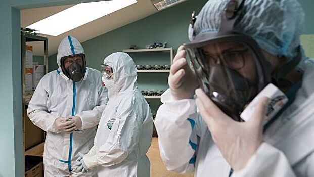 ФРДВ передал Приморью еще 30 тысяч защитных костюмов для медиков