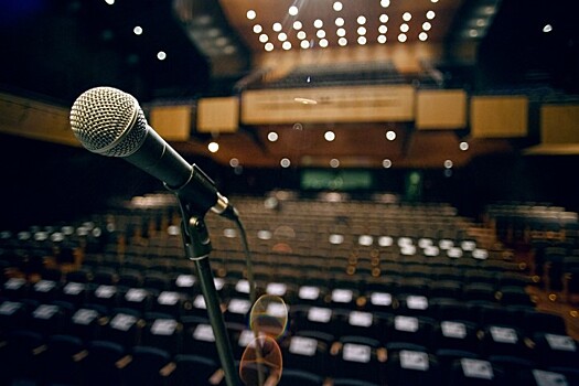 Кому выход в России на сцену запрещен. Список от критика Алексея Цветкова.