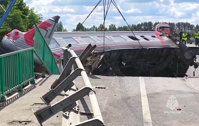 Поврежденные из-за ЧП в Брянской области вагоны и локомотив убрали