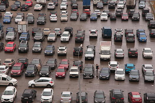 Ликсутов: Платных парковок во столичных дворах не будет
