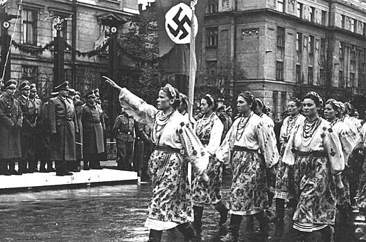 «Портреты Гитлера висели в каждом классе» Как украинцы из дивизии СС «Галичина» бежали от НКВД и укрылись в Канаде?