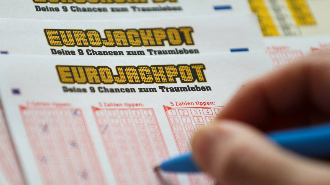 Победитель лотереи проиграл миллиард рублей