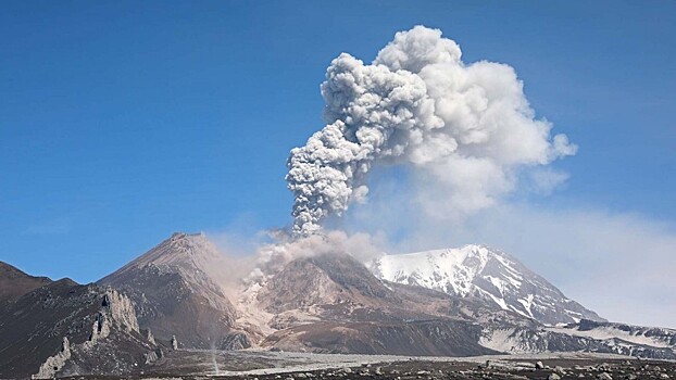 Лава вулкана Шивелуч может перекрыть трассу на Камчатке