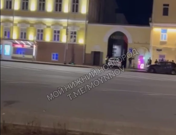 Остановку оцепили на площади Минина в Нижнем Новгороде