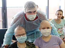 Хоккеисты сборной России навестили пациентов детского онкоцентра
