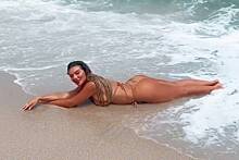 Анна Седокова снялась в бикини на пляже