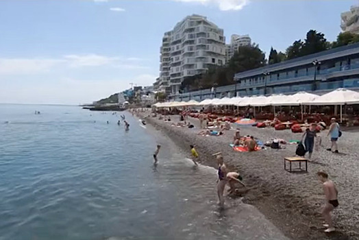 Открытие пляжного сезона в Крыму сняли на видео