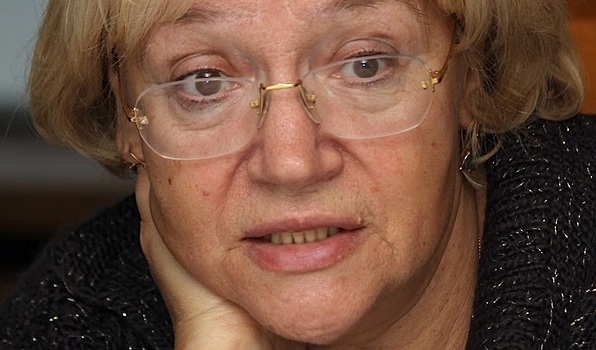 Елена Санаева: «На съемках Ролан доводил меня до истерики»