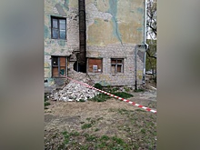 Обвалившуюся стену общежития в Дзержинске укрепили металлическими подпорками
