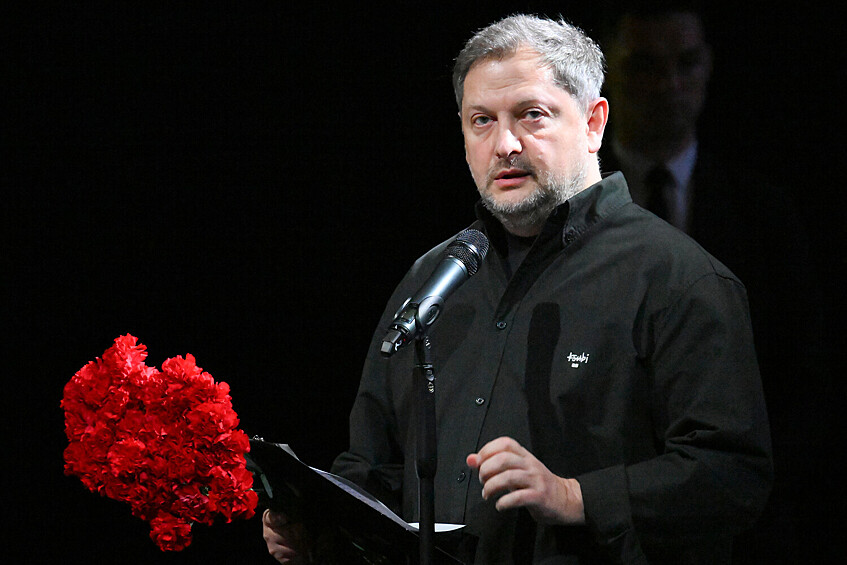 Художественный руководитель Московского драматического театра им. А. С. Пушкина Евгений Писарев на церемонии прощания с народной артисткой РФ Верой Алентовой в Московском драматическом театре имени А.С. Пушкина, 29 декабря 2025 года