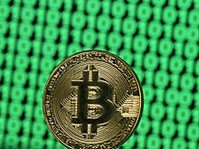 Курс биткоина снизился до минимума за шесть недель на фоне расследования в США