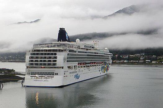 Пассажир круизного лайнера выпал за борт и исчез