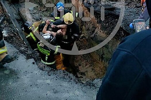 В Пулково мужчина застрял в канализационном люке