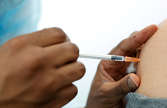 Спасет ли повсеместная вакцинация мир от новых штаммов коронавируса?