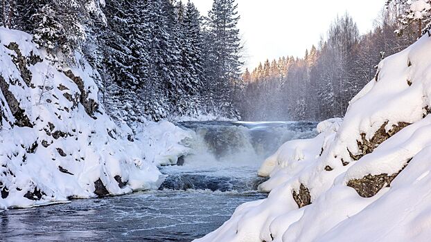 Снегоходы, северное сияние и тайны: почему россияне едут за зимой в Карелию