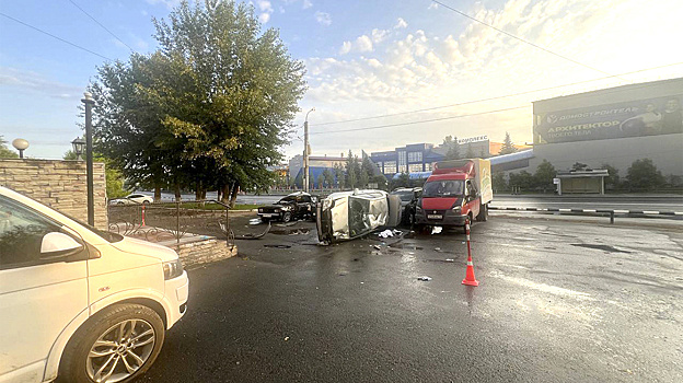 Два человека пострадали в массовом ДТП в Тюмени