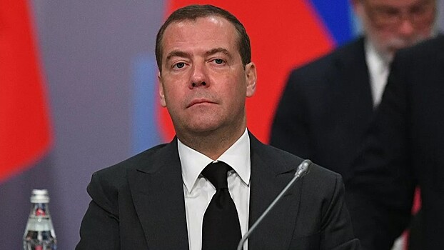 Медведев призвал ускорить развитие генетических технологий