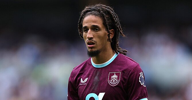 Тренер «Бернли» Паркер о пенальти «Ливерпуля»: «По правилам – это игра рукой Межбри. Мяч летел со скоростью 80 миль в час и попал в нее. Придется тренироваться, держа руки за спиной»