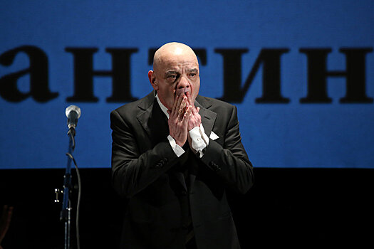 Константин Райкин покажет новую версию моноспектакля "Своим голосом"
