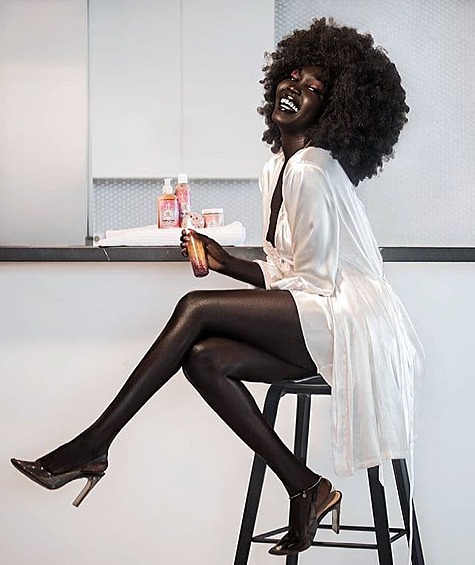 Еще в Кении девушка начала мечтать о том, чтобы стать моделью, но после первых месяцев в США засомневалась в своем решении. Она даже хотела отбелить кожу, но ее сестра, которая тоже работает моделью, сделала эту процедуру. Но, когда Ньяким сказала, что хочет поступить также, та отговорила ее. 