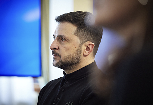 Зеленский заявил об уничтожении российского самолета над территорией Крыма