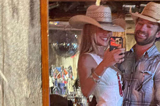 Модель Белла Хадид снялась с бойфрендом-ковбоем в Техасе