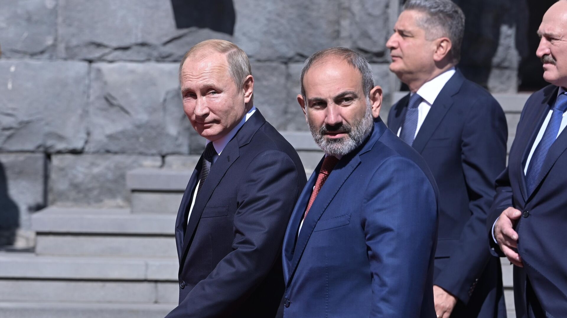 Путин проведет встречу с премьером Армении 8 мая