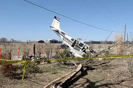 Семейная пара стала жертвой крушения самолета на жилой квартал в США