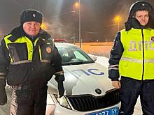 В Перми автоинспекторы помогли женщине с ребёнком, чей автомобиль сломался на трассе в сильный мороз