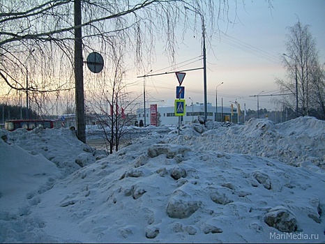 Мэрия Йошкар-Олы потребовала вывезти весь снег из города за две недели