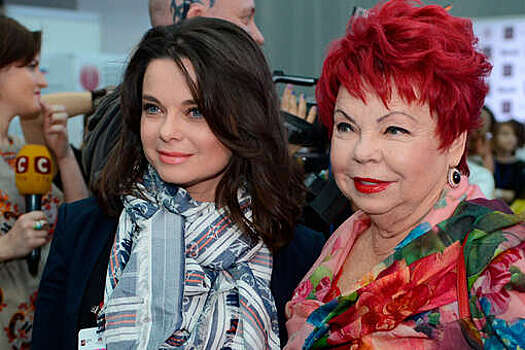 Королева улетела отмечать Рождество к матери в Майами